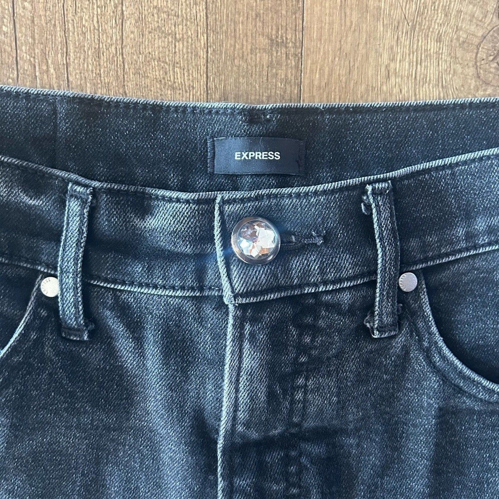 Express Modern Straight High Rise Jeans 4R | Black Wash | Rhinestone Button - Picture 7 of 12